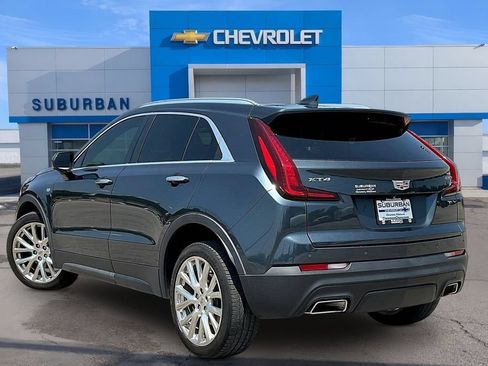 Used 2019 Cadillac XT4 Luxury w/ Cold Weather Package FWD image 3