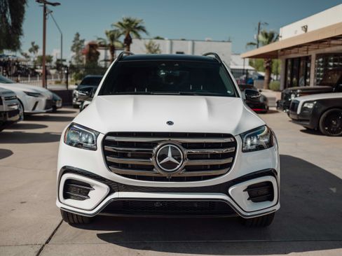 Used 2024 Mercedes-Benz GLS 450 4MATIC image 2