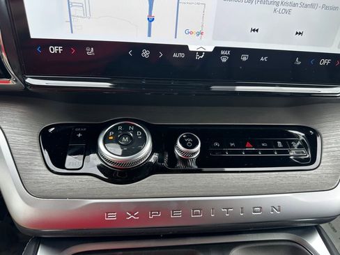 New 2025 Ford Expedition Max Platinum w/ Driver's Package image 10