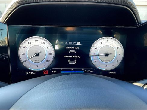 Used 2025 Hyundai Elantra SEL image 14