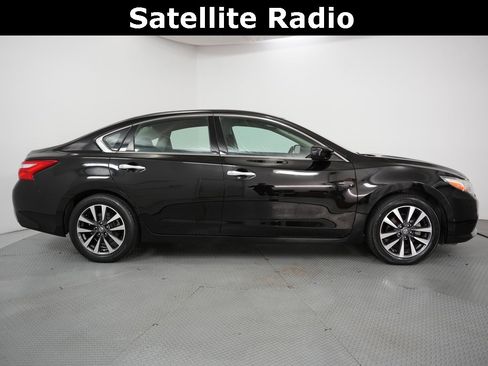 Used 2017 Nissan Altima 2.5 SV image 5