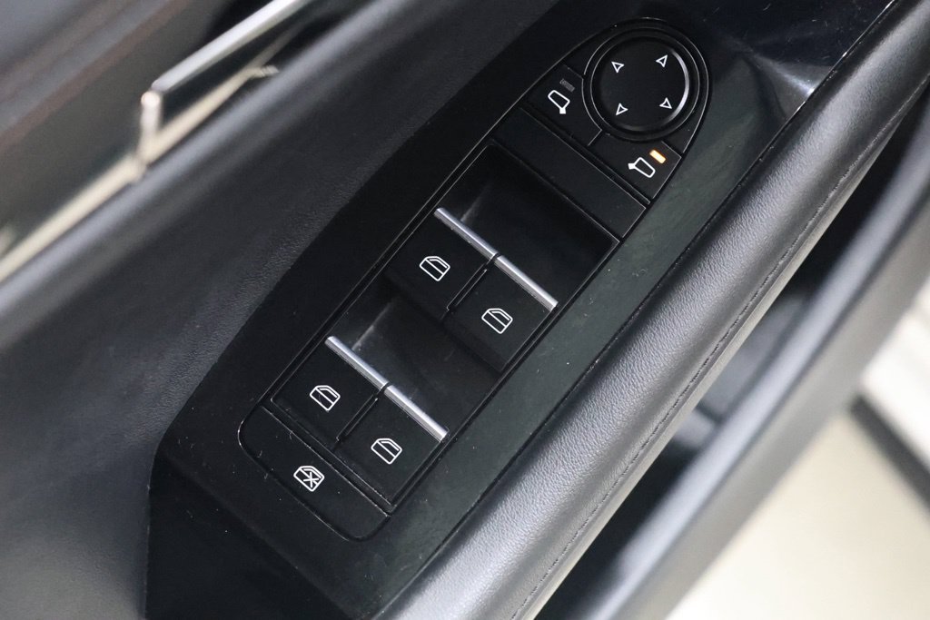Used 2021 MAZDA MAZDA3 Hatchback w/Premium Plus Pkg AWD/4WD image 19