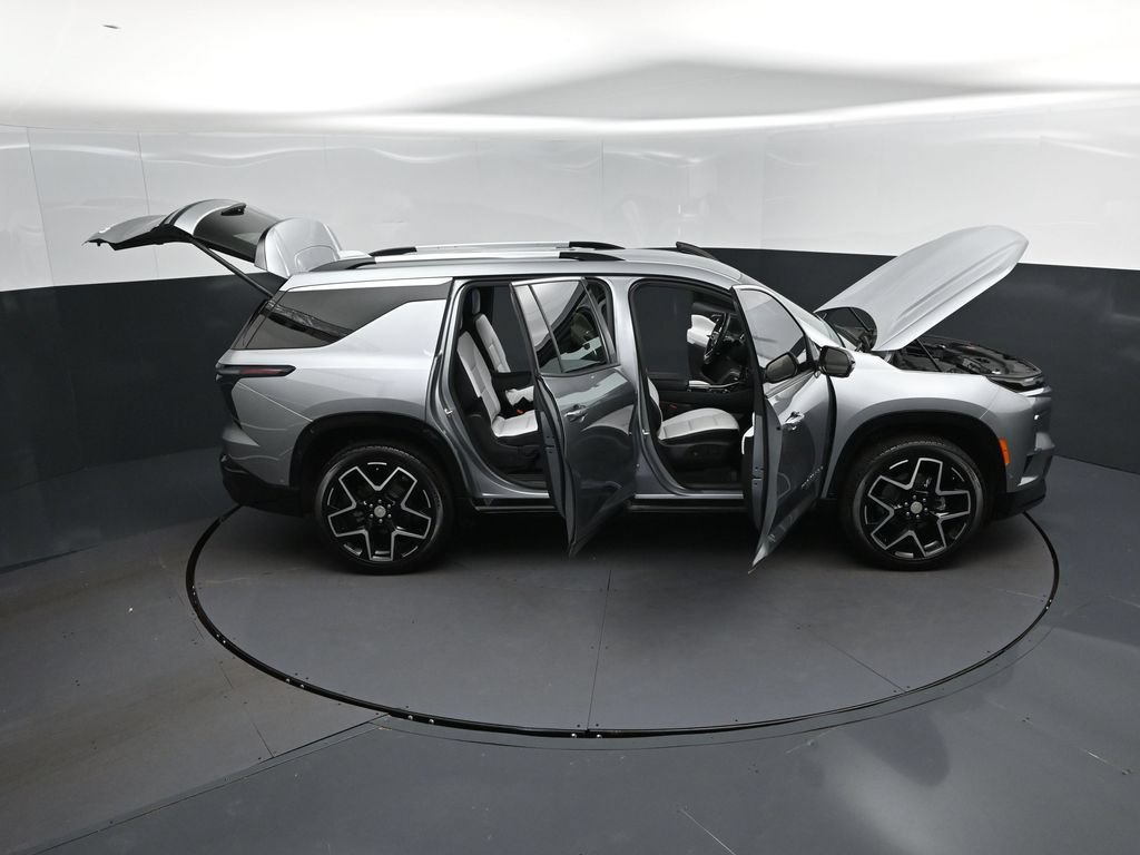 Used 2025 Chevrolet Traverse High Country w/ LPO, Floor Liner Package FWD image 49