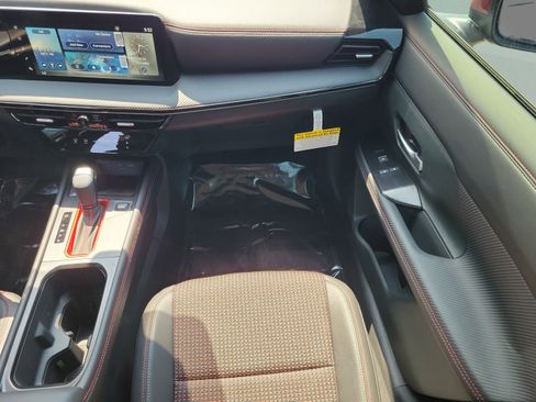 New 2025 Nissan Kicks SR FWD image 14