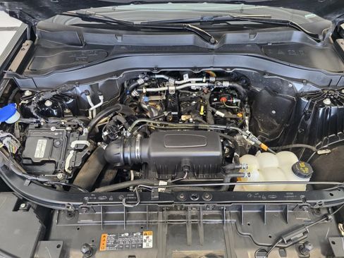 Used 2023 Ford Explorer XLT AWD/4WD image 45