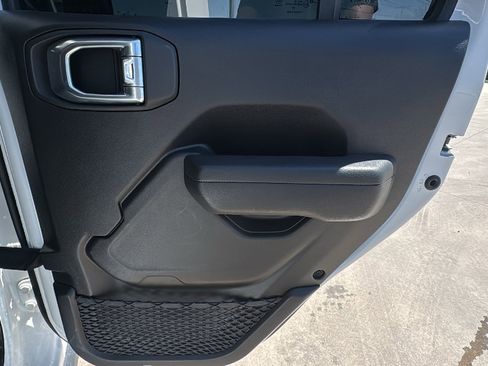 Certified 2025 Jeep Gladiator Sport image 27