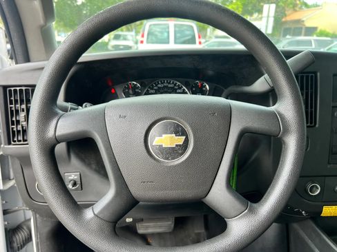 Used 2019 Chevrolet Express 2500 RWD image 23
