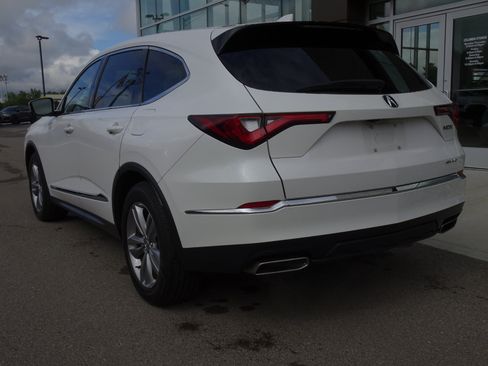 Used 2023 Acura MDX SH-AWD image 3