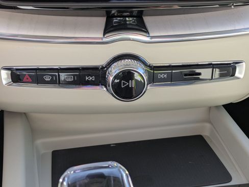 New 2026 Volvo XC60 T8 Ultra w/ Protection Package Premier AWD/4WD image 17