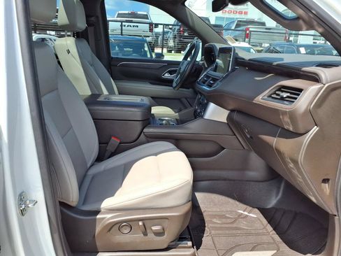 Used 2024 Chevrolet Suburban Z71 w/ Luxury Package AWD/4WD image 18