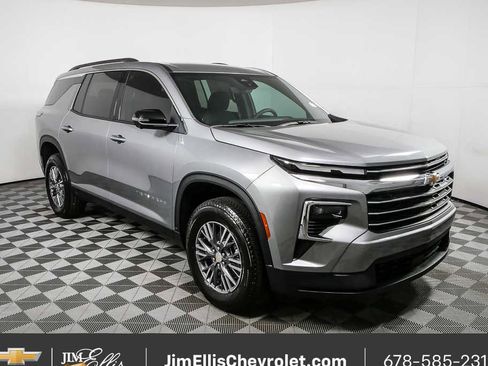New 2026 Chevrolet Traverse LT w/ Driver Confidence Package AWD/4WD image 1