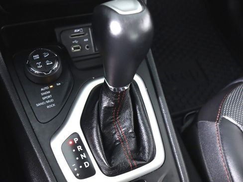 Used 2018 Jeep Cherokee Trailhawk w/ Quick Order Package 27L AWD/4WD image 27