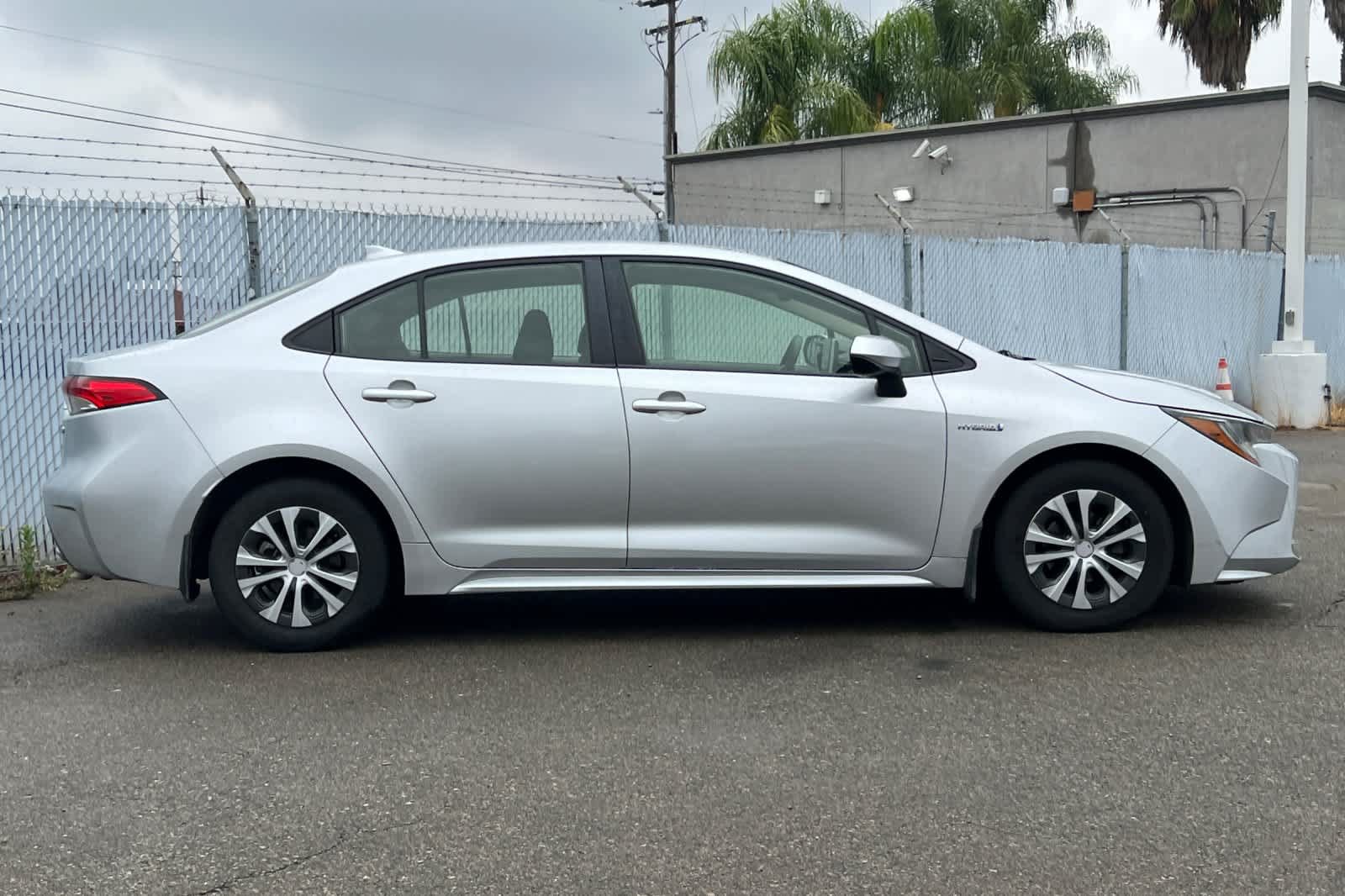 Used 2020 Toyota Corolla LE FWD image 6