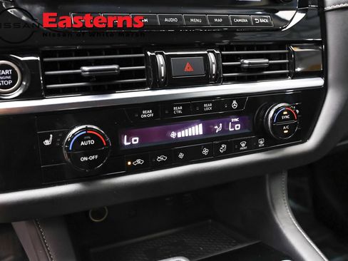 Used 2023 Nissan Pathfinder SL AWD/4WD image 19