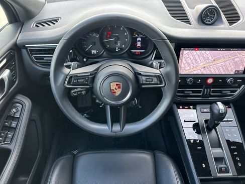 Certified 2025 Porsche Macan image 15