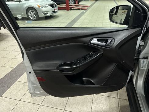 Used 2016 Ford Focus SE w/ SE Power Seat Package image 29