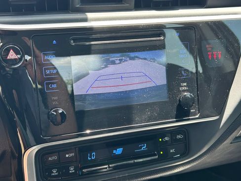 Used 2018 Toyota Corolla LE FWD image 27