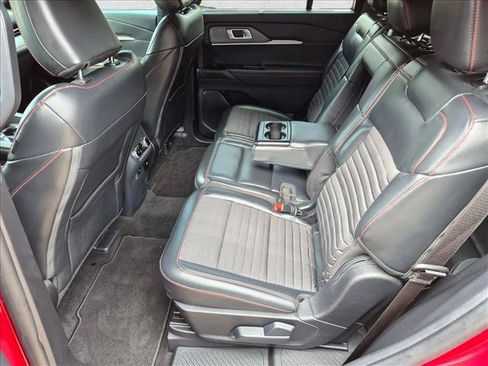 Certified 2025 Ford Explorer ST-Line w/ Premium Package RWD image 18