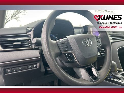 Used 2025 Toyota Camry LE image 17