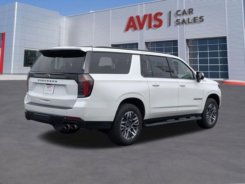 Used 2025 Chevrolet Suburban Z71 image 6