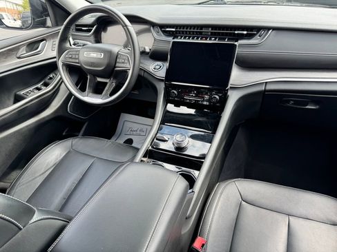 Used 2022 Jeep Grand Cherokee L Limited AWD/4WD image 12