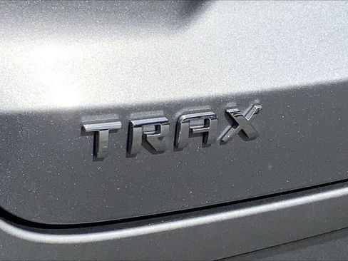 Used 2025 Chevrolet Trax LT w/ LT Convenience Package image 30