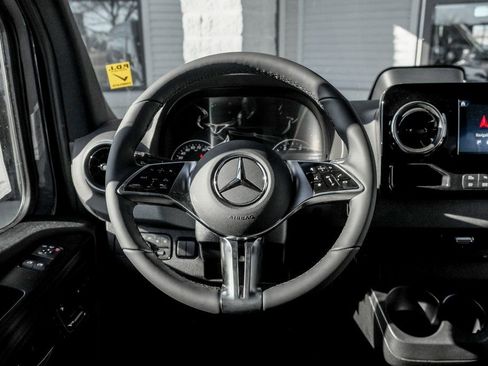 New 2025 Mercedes-Benz Sprinter 2500 image 18