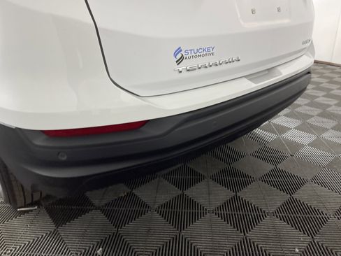 Used 2023 GMC Terrain SLE w/ Driver Convenience Package image 6