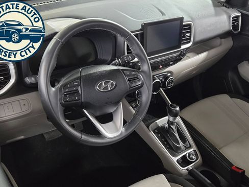 Used 2026 Hyundai Venue SEL FWD image 11