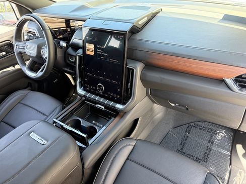 Used 2026 GMC Yukon XL Denali w/ Denali Reserve Package AWD/4WD image 12