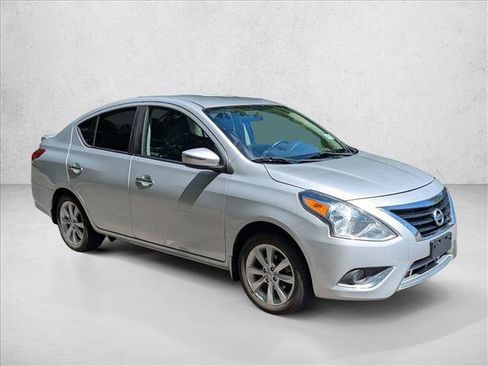 Used 2016 Nissan Versa FWD image 3