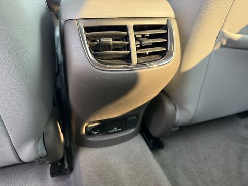 Used 2017 Chevrolet Malibu LT w/ Leather Package FWD image 16