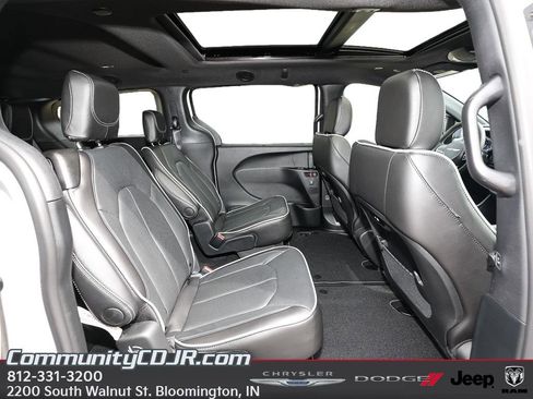 New 2026 Chrysler Pacifica Limited FWD image 21