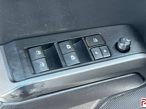 Used 2020 Toyota Tacoma TRD Off-Road AWD/4WD image 12