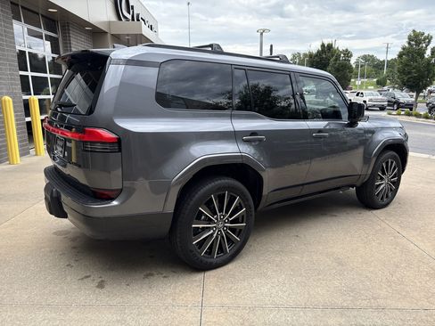 Used 2026 Lexus GX 550 w/ Accessory Package (2T) AWD/4WD image 10