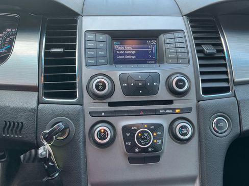 Used 2016 Ford Taurus SEL image 12