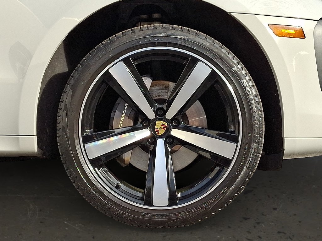 Used 2024 Porsche Macan AWD/4WD image 9