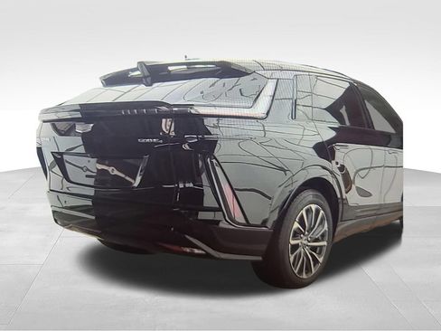 Used 2024 Cadillac Lyriq Sport AWD/4WD image 7