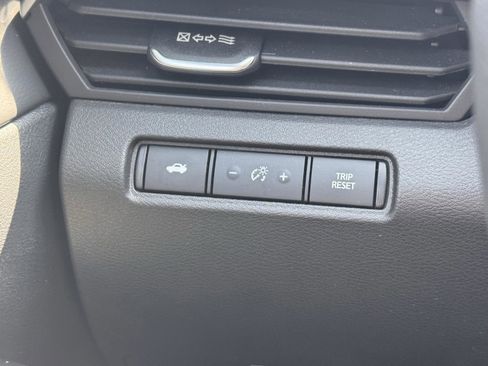 Used 2025 Nissan Altima 2.5 SV image 9