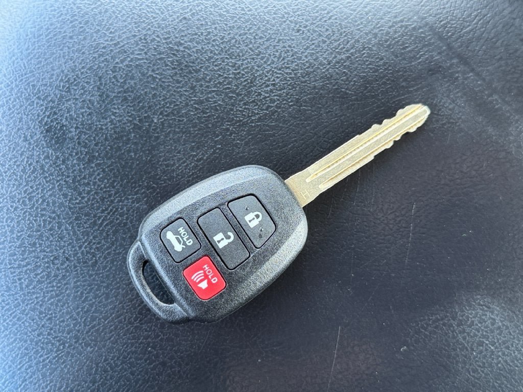 Used 2016 Toyota Camry SE FWD image 31