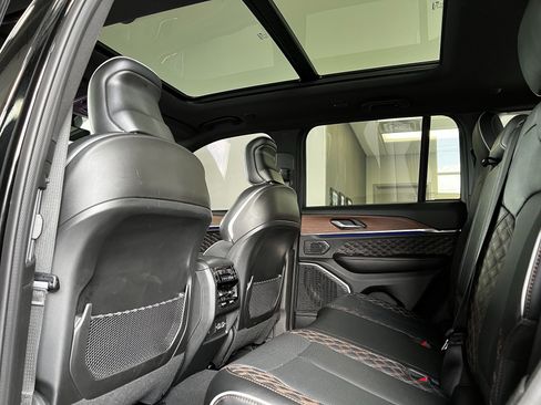 Used 2025 Jeep Grand Cherokee Summit w/ Obsidian Package AWD/4WD image 23