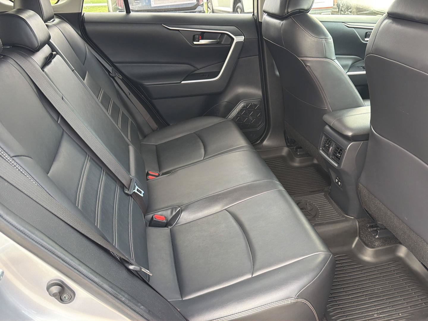 Used 2019 Toyota RAV4 XLE Premium w/ Cold Weather Package FWD image 15