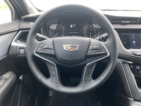 New 2025 Cadillac XT5 Premium Luxury image 11