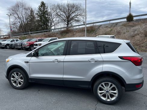 Used 2019 Ford Escape SE image 6