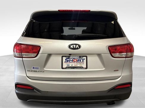 Used 2017 Kia Sorento AWD image 4