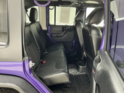 Used 2017 Jeep Wrangler Unlimited Sahara image 23