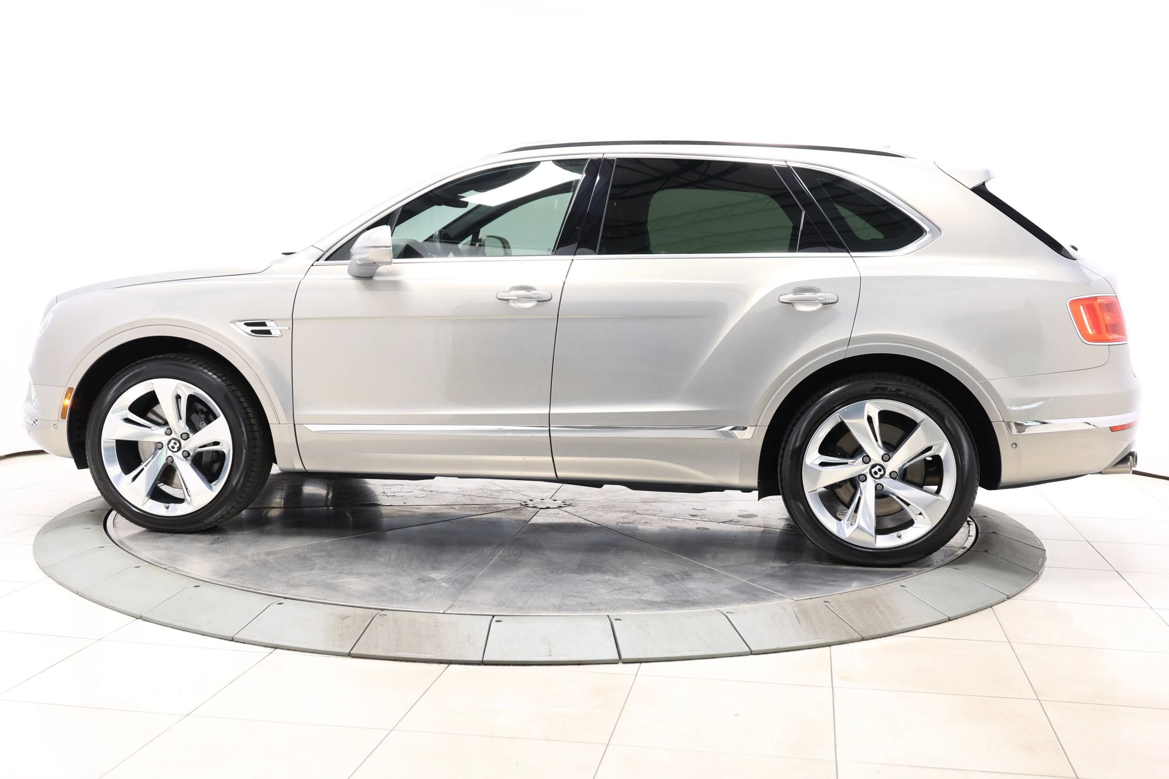 Used 2018 Bentley Bentayga Onyx Edition AWD/4WD image 9