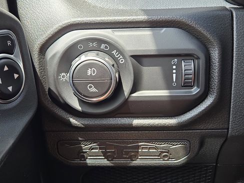 New 2025 Jeep Gladiator Sport image 21