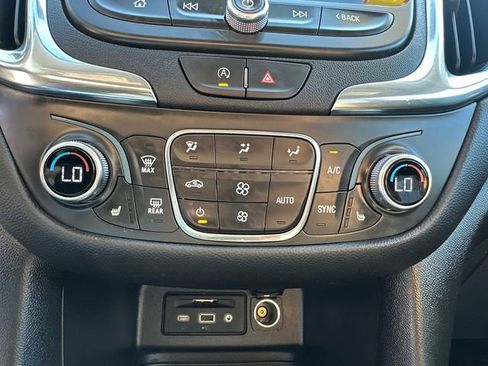 Used 2024 Chevrolet Equinox LT image 39