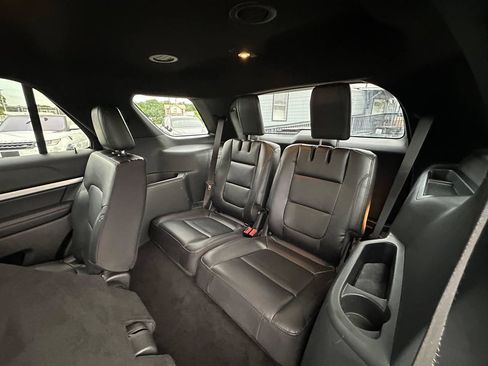 Used 2018 Ford Explorer XLT w/ Equipment Group 202A FWD image 25